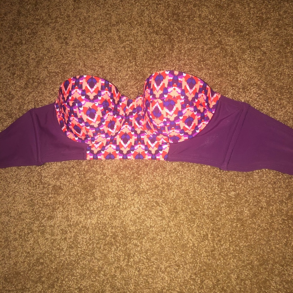 Strapless cupped bathing suit top